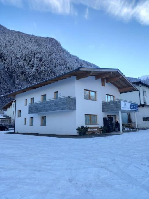 Grosszuegiges Apartment Georg Mayrhofen Barrierefrei Hollenzen Eksteriør billede
