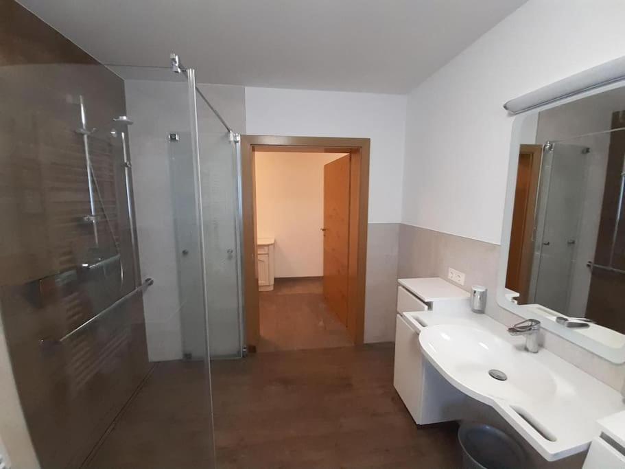 Grosszuegiges Apartment Georg Mayrhofen Barrierefrei Hollenzen Eksteriør billede