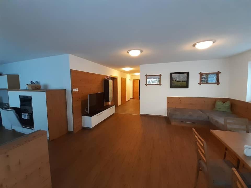 Grosszuegiges Apartment Georg Mayrhofen Barrierefrei Hollenzen Eksteriør billede