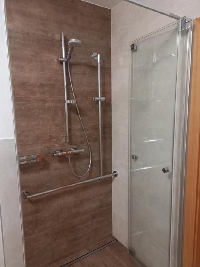 Grosszuegiges Apartment Georg Mayrhofen Barrierefrei Hollenzen Eksteriør billede