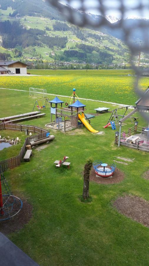 Grosszuegiges Apartment Georg Mayrhofen Barrierefrei Hollenzen Eksteriør billede